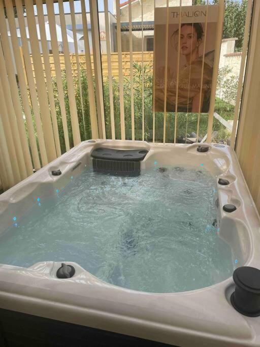 Houdarling Chalet Et Spa Hammam Jacuzzi Et Sauna Nîmes Dış mekan fotoğraf